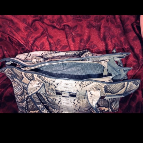 JUST FAB SNAKESKIN PURSE - Picture 4 of 6